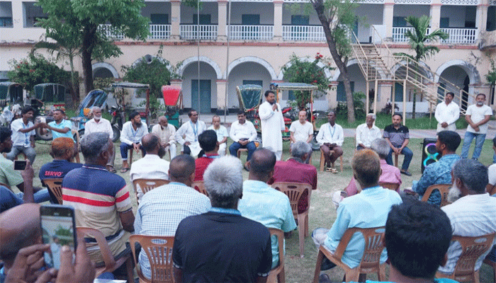 নগরীর অটোরিক্সা চালকদের সাথে রাসিক প্রশাসকের মতবিনিময়