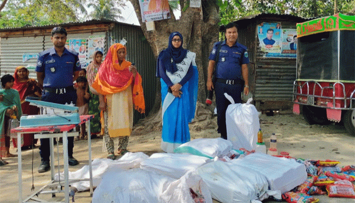 রাণীনগরে অর্ধলাখ টাকার নকল জুস ও পন্য ধংস, জরিমানা