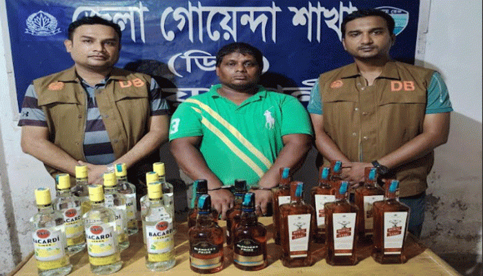 দারোয়ানের কক্ষে বিদেশি মদের আস্তানা, আটক ১