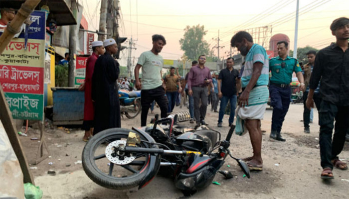 রাজশাহীতে শ্রমিক ইউনিয়নের কার্যালয় দখলকে কেন্দ্র করে ধাওয়া-পাল্টা ধাওয়া ও হাতবোমার বিস্ফোরণ