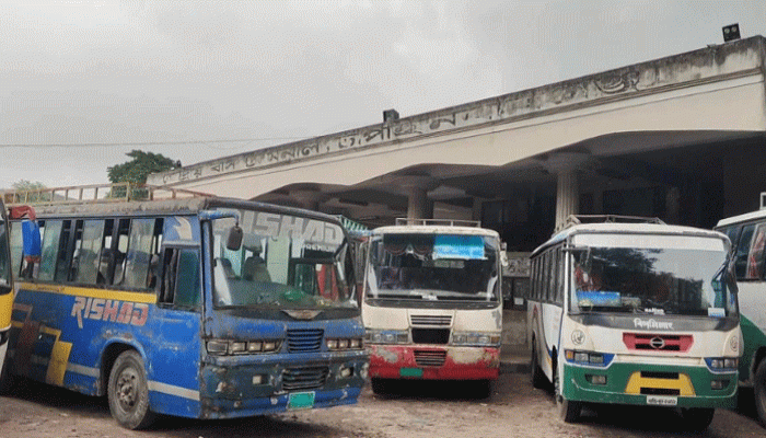 চাঁপাইনবাবগঞ্জে সব ধরনের বাস চলাচল বন্ধ