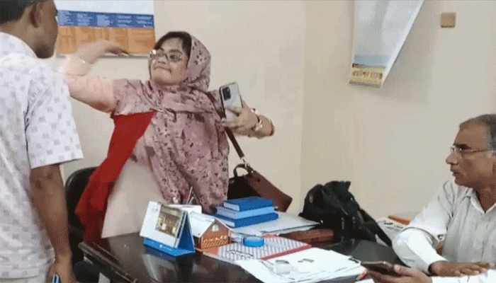 কলেজ শিক্ষকের সঙ্গে বিএনপি নেতার  বিরোধের যে ছবি গণমাধ্যমে আসেনি