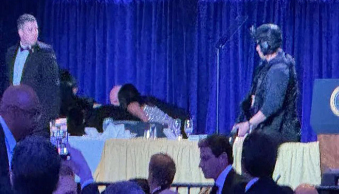 হোয়াইট হাউসের ডিনারে গুলির শব্দে সরিয়ে নেওয়া হলো ট্রাম্প দম্পতিকে