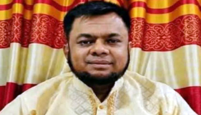 নোয়াখালীতে ছাত্রীকে ব্ল্যাকমেইল করে ধর্ষণ, প্রধান শিক্ষক গ্রেপ্তার