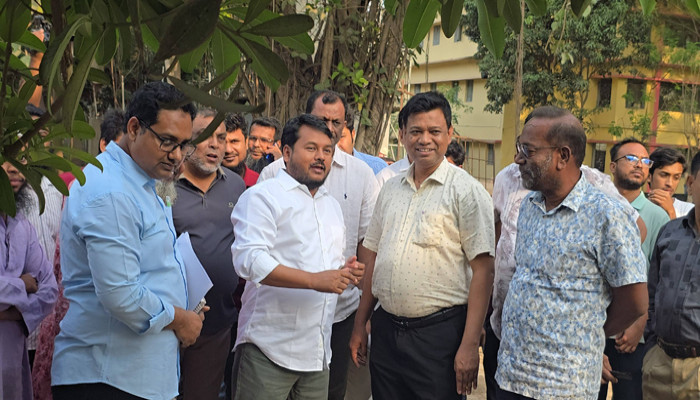 বিভিন্ন উন্নয়ন কাজ পরিদর্শনে রাসিক প্রশাসক