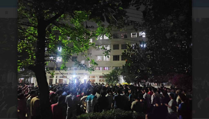 রুয়েটে দেয়াল লিখন ইস্যুতে উত্তেজনা, জিয়া হলে ছাত্রদল ও সাধারণ শিক্ষার্থীর মুখোমুখি অবস্থান