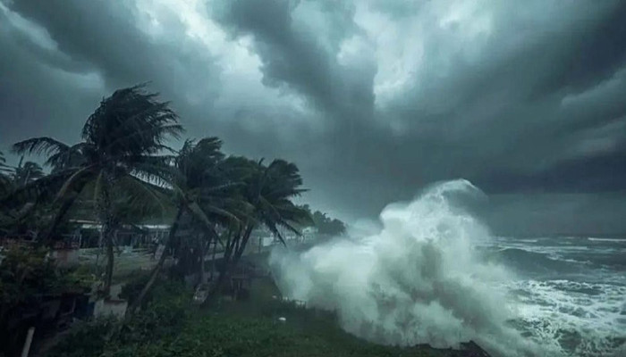 দুপুরের মধ্যে ১৩ অঞ্চলে ঝড়ের শঙ্কা, সতর্কবার্তা জারি