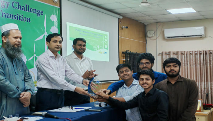 রুয়েটে নবায়নযোগ্য জ্বালানির লড়াই: তরুণদের উদ্ভাবনে এগিয়ে ‘টিম এভারফ্রেশ’