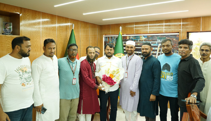 রাসিক প্রশাসকের সাথে কার-মাইক্রো ইউনিয়নের নেতৃবৃন্দের সৌজন্য সাক্ষাৎ