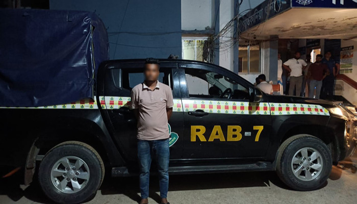 সাতকানিয়ায় ব্যবসায়ী শাহাদাত হত্যা: ২৪ ঘণ্টার মধ্যে সন্দেহভাজন আসামি ইসমাইল গ্রেপ্তার