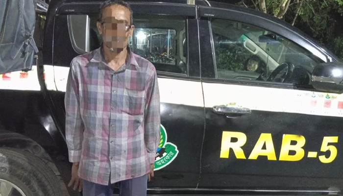 ১৮ বছর পলাতক থাকার পর রাজশাহীতে বিস্ফোরক মামলার আসামি গ্রেপ্তার