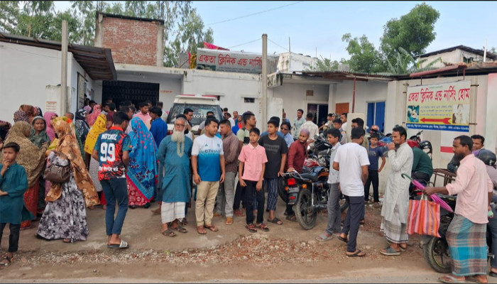 পীরগঞ্জে  প্রসূতি মাতার মৃত্যু,একতা ক্লিনিক ঘেড়াও ভাঙচুরের চেষ্টা