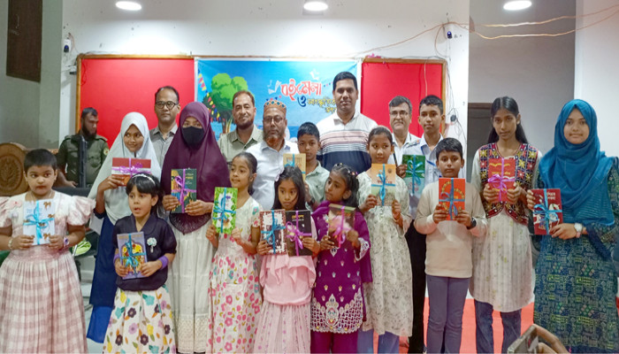 ফুলবাড়ীতে শেষ হয়েছে জ্ঞানের আলো ছড়ানোর তিনদিনের ভ্রাম্যমাণ বইমেলা’র