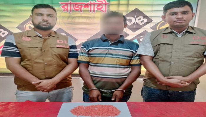 গোদাগাড়ীতে হাজার ইয়াবাসহ মাদক কারবারী গ্রেফতার