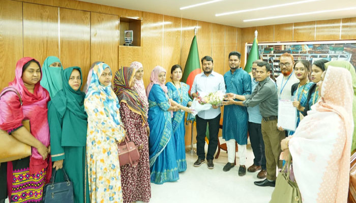 রাসিক প্রশাসকের সাথে বিভিন্ন কিন্ডারগার্টেন স্কুলের শিক্ষকবৃন্দের সৌজন্য সাক্ষাৎ