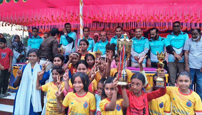 রাণীনগরে প্রাথমিক বিদ্যালয়ের গোল্ডকাপ ফুটবল ফাইনাল খেলা ও পুরস্কার বিতরণী অনুষ্ঠিত