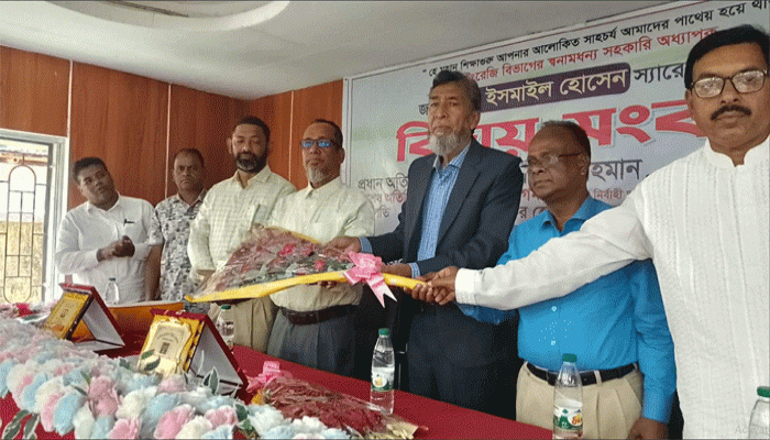 দীর্ঘসময় প্রেরণার আলো ছড়িয়ে বিদায় নিলেন সহযোগী অধ্যাপক ইসমাইল হোসেন