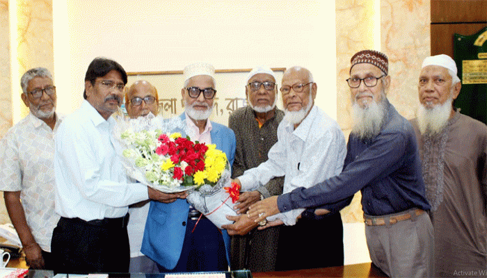 মুক্তিযোদ্ধা মঞ্চ ও মুক্তিযোদ্ধার সাংস্কৃতিক কমান্ডের পক্ষ থেকে জেলা পরিষদ প্রশাসককে ফুলেল শুভেচ্ছা প্রদান