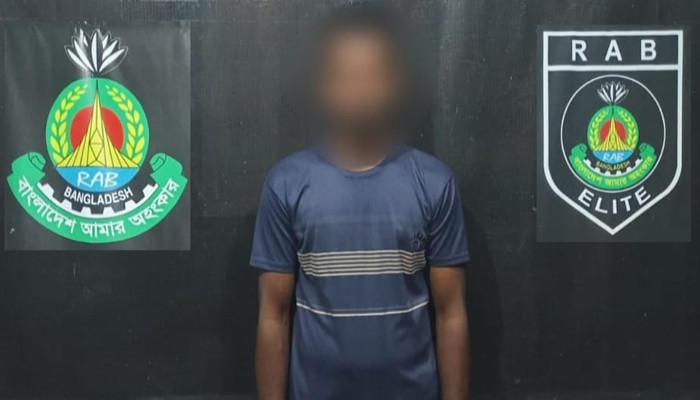 রাউজানে বাবলু হত্যা মামলার পলাতক আসামি কুমিল্লা থেকে গ্রেফতার