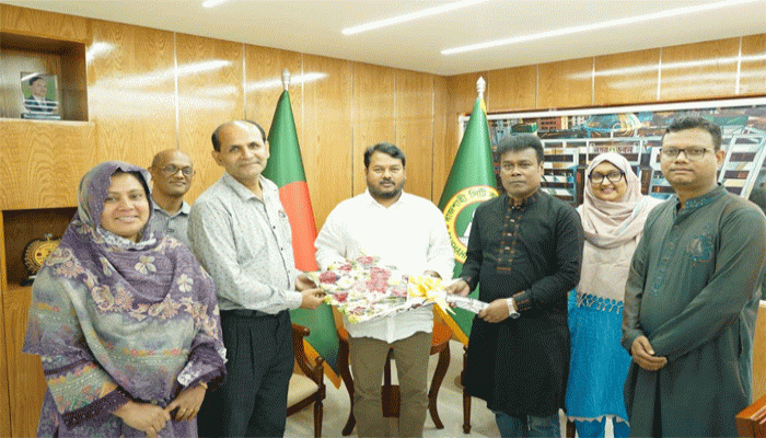 রাসিক প্রশাসকের সাথে শহীদ নজমুল হক বালিকা স্কুলের শিক্ষকদের সৌজন্য সাক্ষাৎ