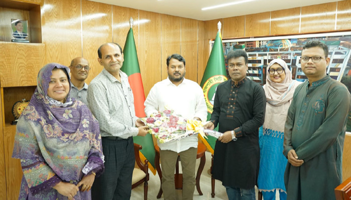 রাসিক প্রশাসকের সাথে শহীদ নজমুল হক বালিকা স্কুলের শিক্ষকদের সৌজন্য সাক্ষাৎ