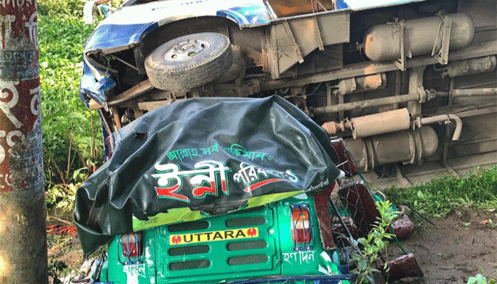 সুনামগঞ্জে বাসের ধাক্কায় অটোরিকশার ২ যাত্রী নিহত