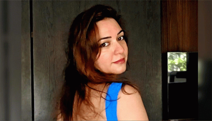 ‘অপ্রয়োজনীয়’ চুম্বনদৃশ্যে আপত্তি, পাননি প্রাপ্য পারিশ্রমিকও নৌহীদ!