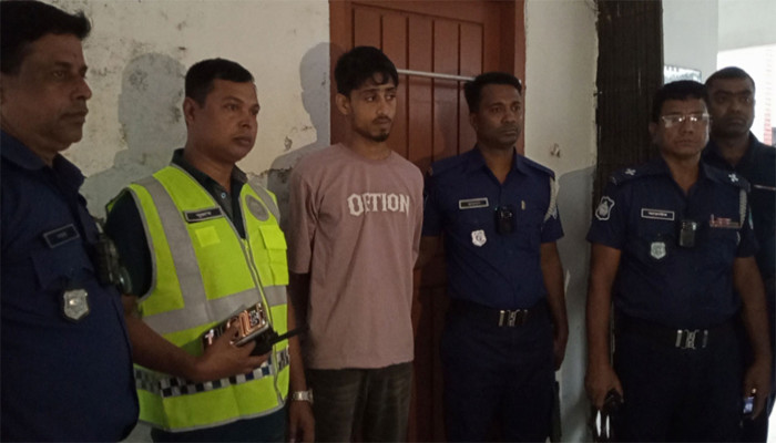 নড়াইলে বেড়াতে গিয়ে স্ত্রীকে কুপিয়ে হত্যা, স্বামী গ্রেপ্তার