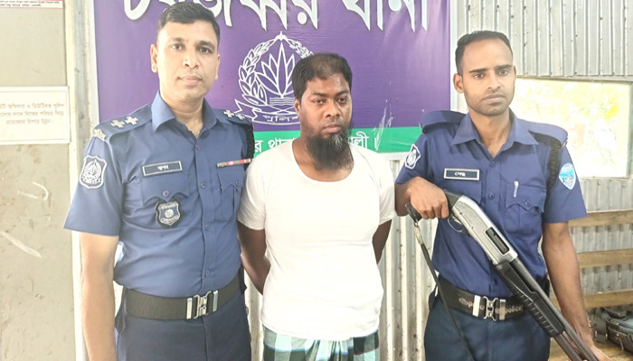 চিকিৎসার নামে ছাত্রীকে শ্লীলতাহানি, প্রধান শিক্ষক গ্রেপ্তার