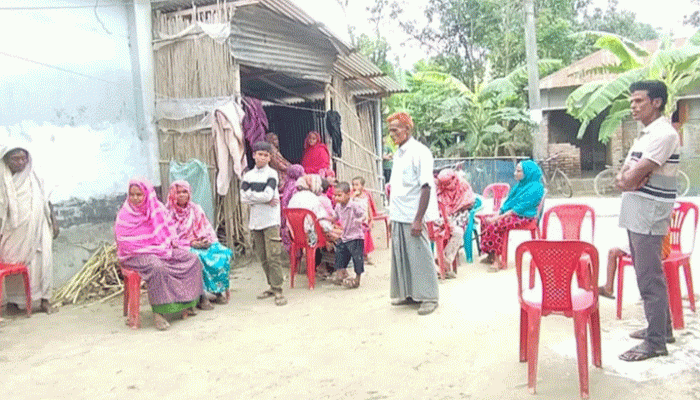 নাতির ছোড়া হাসুয়া বিদ্ধ হয়ে দাদির মৃত্যু