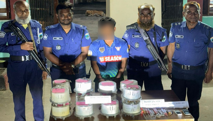 বাগমারায় চুরি হওয়া ১৪ বৈদ্যুতিক মিটার-সহ গ্রেফতার ১