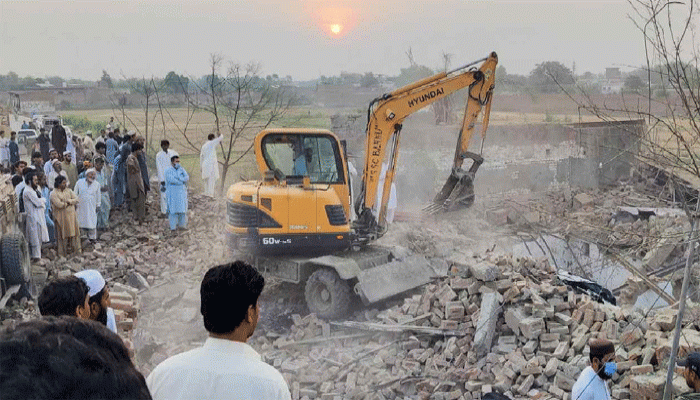 পাকিস্তানের পুলিশ চৌকিতে আত্মঘাতী বোমা হামলায় নিহত ১২
