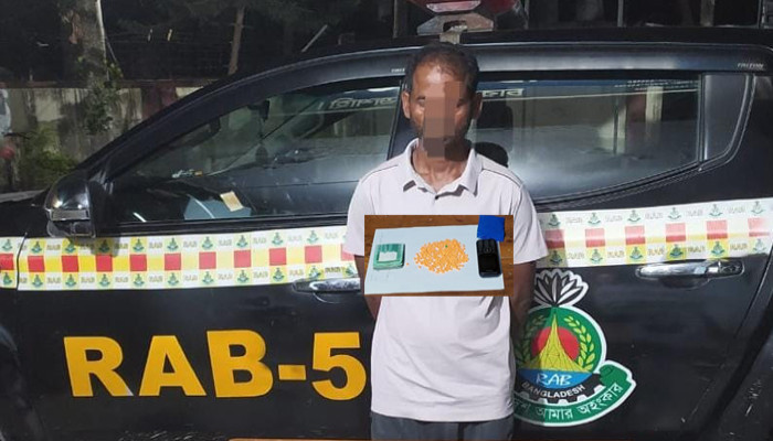চারঘাটে বিপুল পরিমান ইয়াবাসহ মাদক কারবারী গ্রেফতার