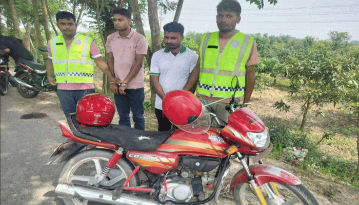 নিয়ামতপুরে ২০০ গ্রাম হেরোইনসহ ২ মাদক কারবারী আটক