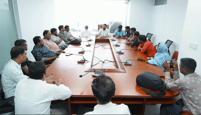 রাজশাহী সিটি প্রেস ক্লাবের নেতৃবৃন্দের সাথে মতবিনিময়কালে রাসিক প্রশাসক ‘রাজশাহী নগরীতে নতুনভাবে ঢেলে সাজাতে চাই’