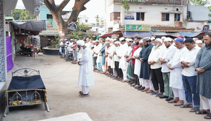 সাবেক কাউন্সিলর বেলাল আহম্মেদের মাতা ও নেসকোর কর্মচারী ইউনিয়নের নেতা মিলনের সহধর্মিণীর জানাযা নামাজ অনুষ্ঠিত