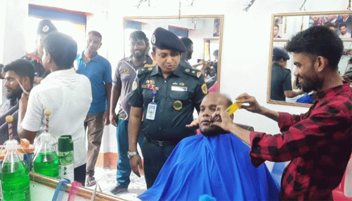 কারারক্ষী ও বন্দীদের জন্য রাজশাহী কেন্দ্রীয় কারাগারে আধুনিক সেলুন উদ্বোধন