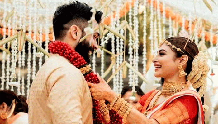 চার বছরের দাম্পত্যজীবনের পর মৌনীর বিচ্ছেদের জল্পনা