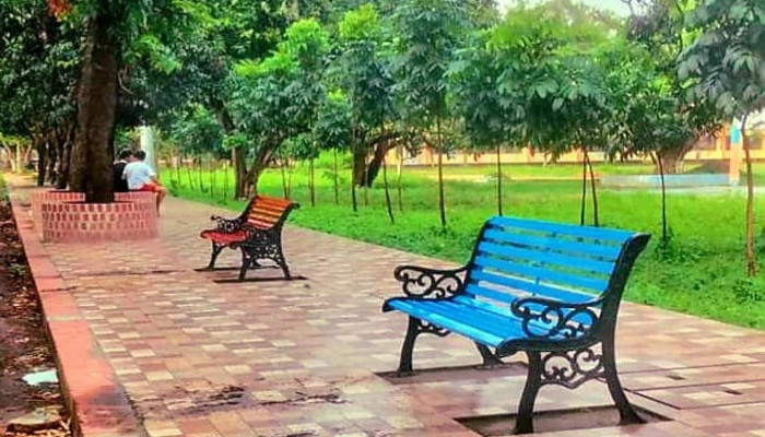 রাসিক প্রশাসকের উদ্যোগে রামেক ক্যাম্পাসে শিক্ষার্থীবান্ধব বেঞ্চ স্থাপন, স্বস্তি শিক্ষার্থীদের