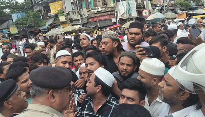 কলকাতায় রাস্তায় জুমার নামাজ পড়া ঘিরে উত্তেজনা, কেন্দ্রীয় বাহিনী মোতায়েন