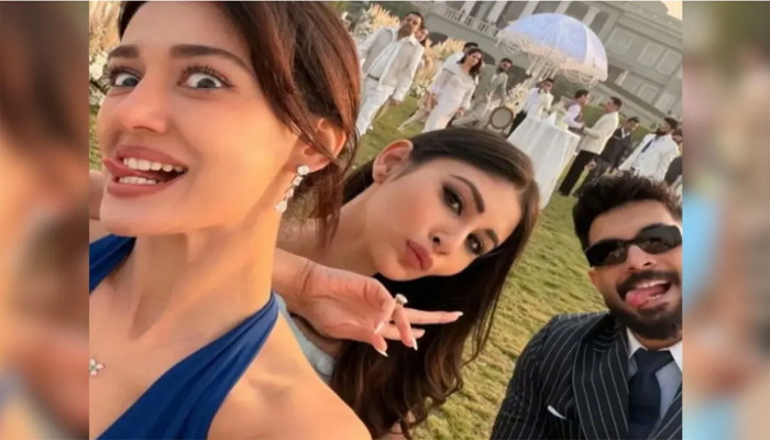 বেস্টফ্রেন্ডের জন্যই বিয়ে ভাঙল মৌনীর! তাঁর ডিভোর্স ঘোষণার পরই দিশাকে নিয়ে টানাটানি নেটপাড়ায়