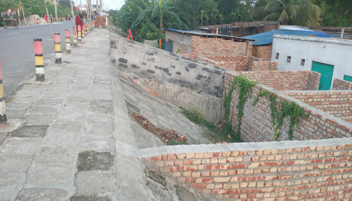 মতিহারে পদ্মা পাড়ে অবৈধ  বাড়ি নির্মাণ, দ্রুত উচ্ছেদের দাবি