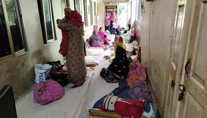 লালপুর উপজেলা স্বাস্থ্য কমপ্লেক্স: ৫০ শয্যায় সেবা দিতে হিমশিম ১০০ শয্যায় উন্নীতের দাবি