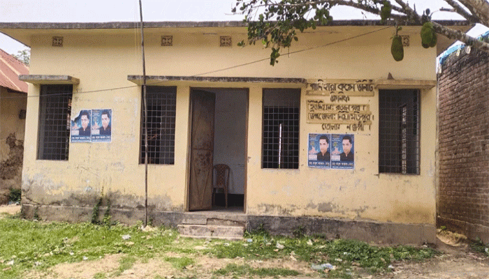 নিয়ামতপুরে কমিউনিটি  ক্লিনিকে ওষুধ না পাওয়ায় ভোগান্তিতে দরিদ্র লোকজন