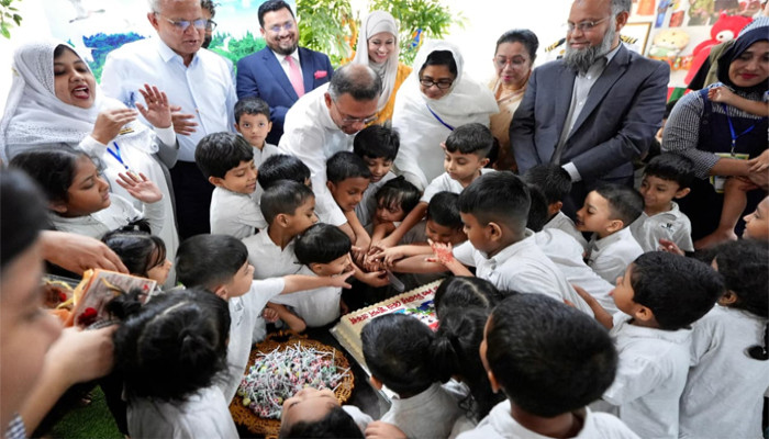 শিশুদের সঙ্গে প্রাণোচ্ছ্বল সময় কাটালেন প্রধানমন্ত্রী