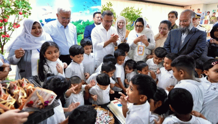 শিশুদের সঙ্গে প্রাণোচ্ছল সময় কাটালেন প্রধানমন্ত্রী