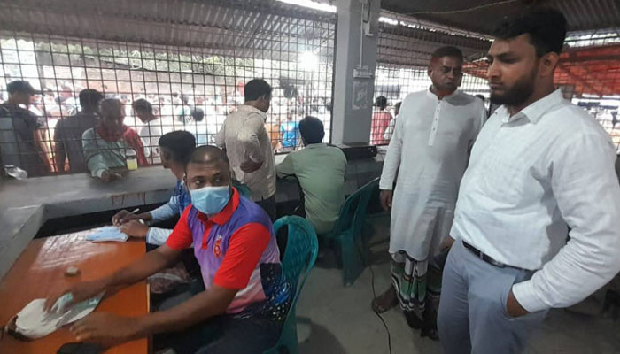 বটতলা পশু হাটে ভ্রাম্যমান আদালতের অভিযান
