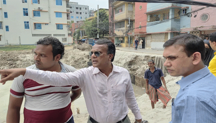 কাজিহাটায় আরডিএ’র ভ্রাম্যমাণ আদালত: নিরাপত্তা ব্যবস্থা ছাড়াই ভবন নির্মাণের অভিযোগ, ঝুঁকিতে পাশের ভবন