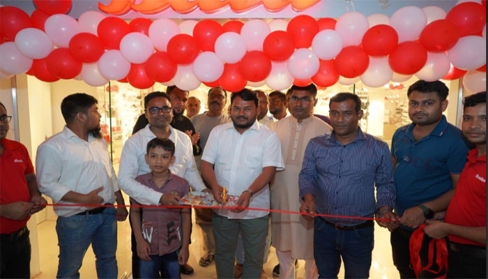 থিম ওমর প্লাজায় বাটার নতুন শো-রুমের উদ্বোধন করলেন রাসিক প্রশাসক