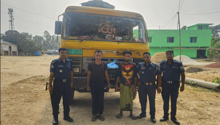 তানোরে বিপুল পরিমাণ গাঁজাসহ আটক ২
